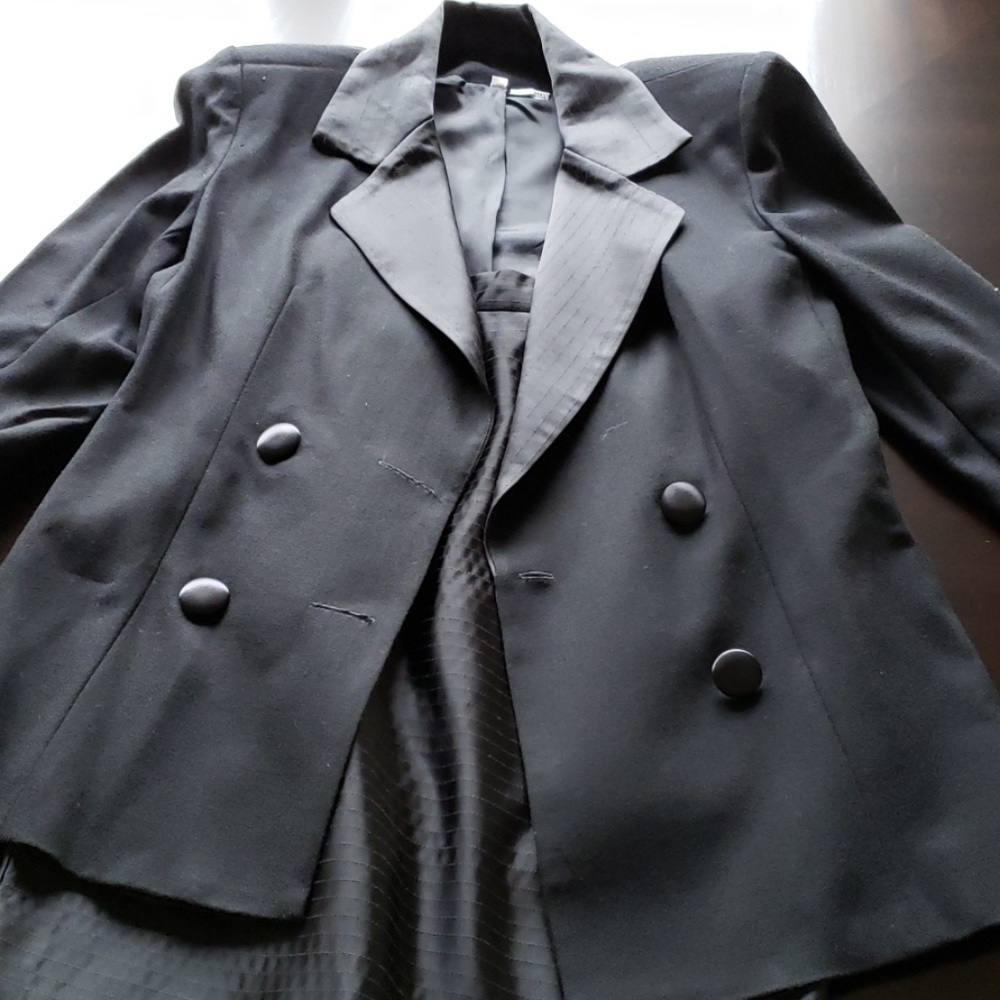 Black lady's tuxedo